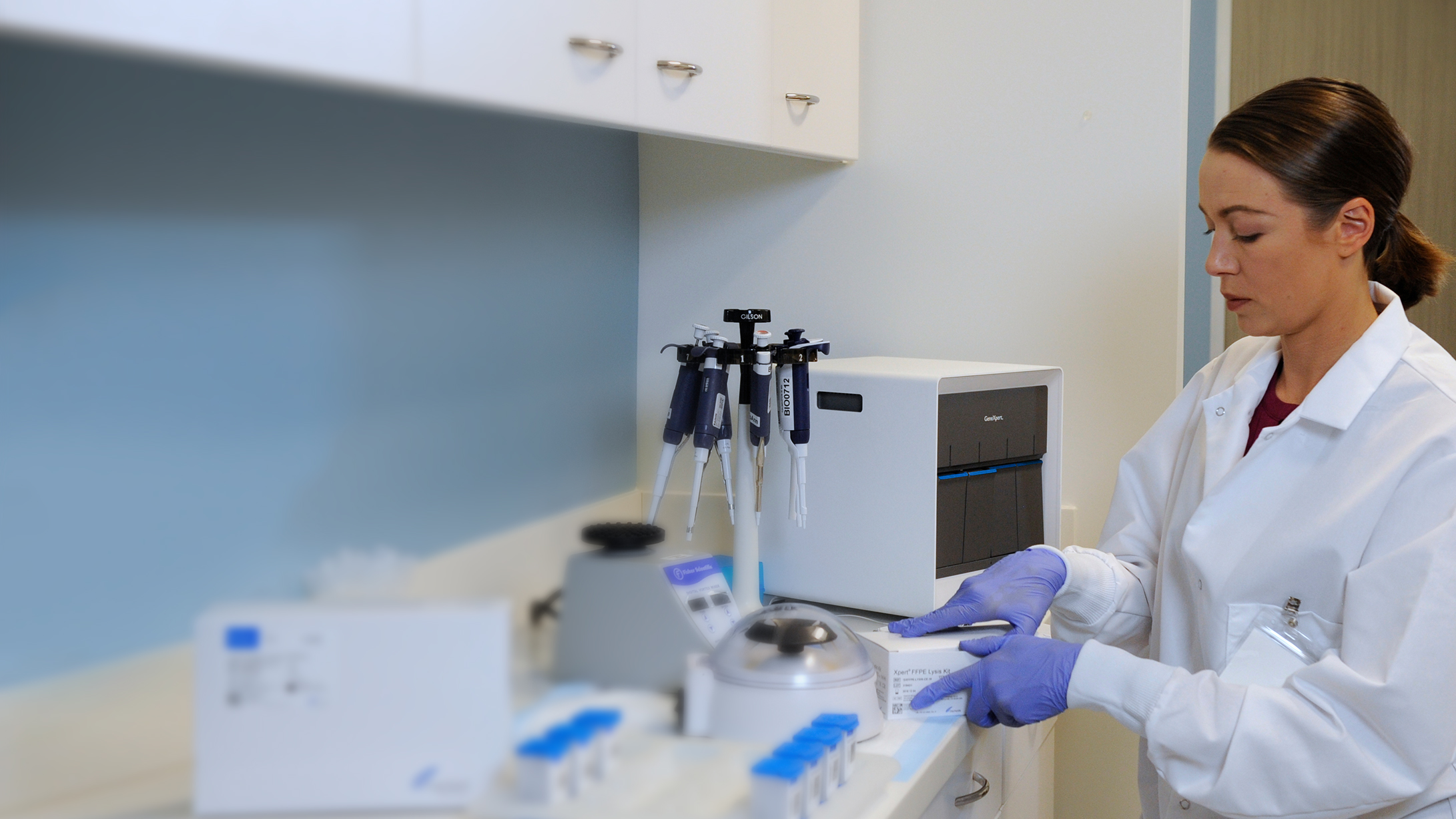 Image of a specialist in a lab